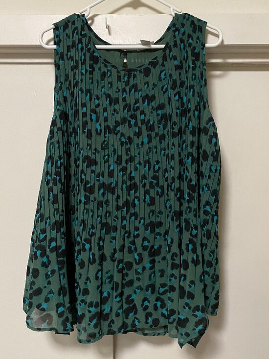 Ava & Viv Tops - Ava & Viv, sleeveless, tiny-pleats blouse, green w/teal & black spots, size 1X